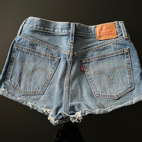 Levi’s Jean shorts - Picture 2 of 2